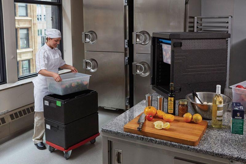 Vozík Camdolly na termoizolačné nádoby Cam GoBox GN 1/1, Cambro, červený