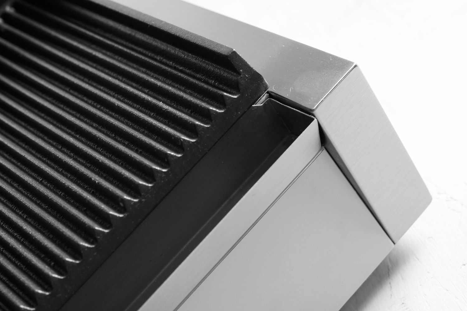 Kontaktný grill „Panini“, HENDI, drážkovaný vrch a spodok, 230V/2200W, 432x396x(H)214mm PANINI 263655